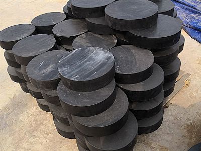 莱西市板式橡胶支座由若干层橡胶片与薄钢板经加压硫化